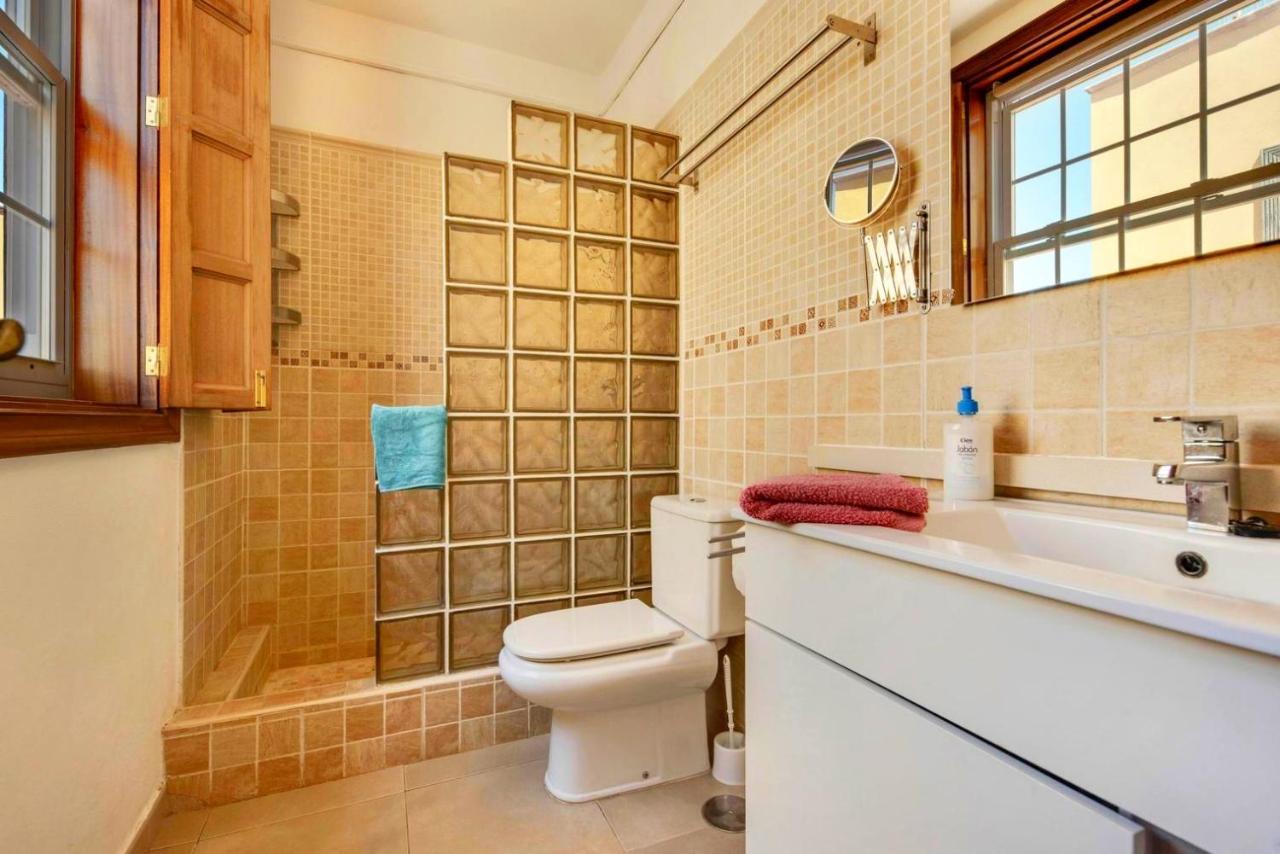 ארונה Remarkable 2-Bed House In Arona מראה חיצוני תמונה