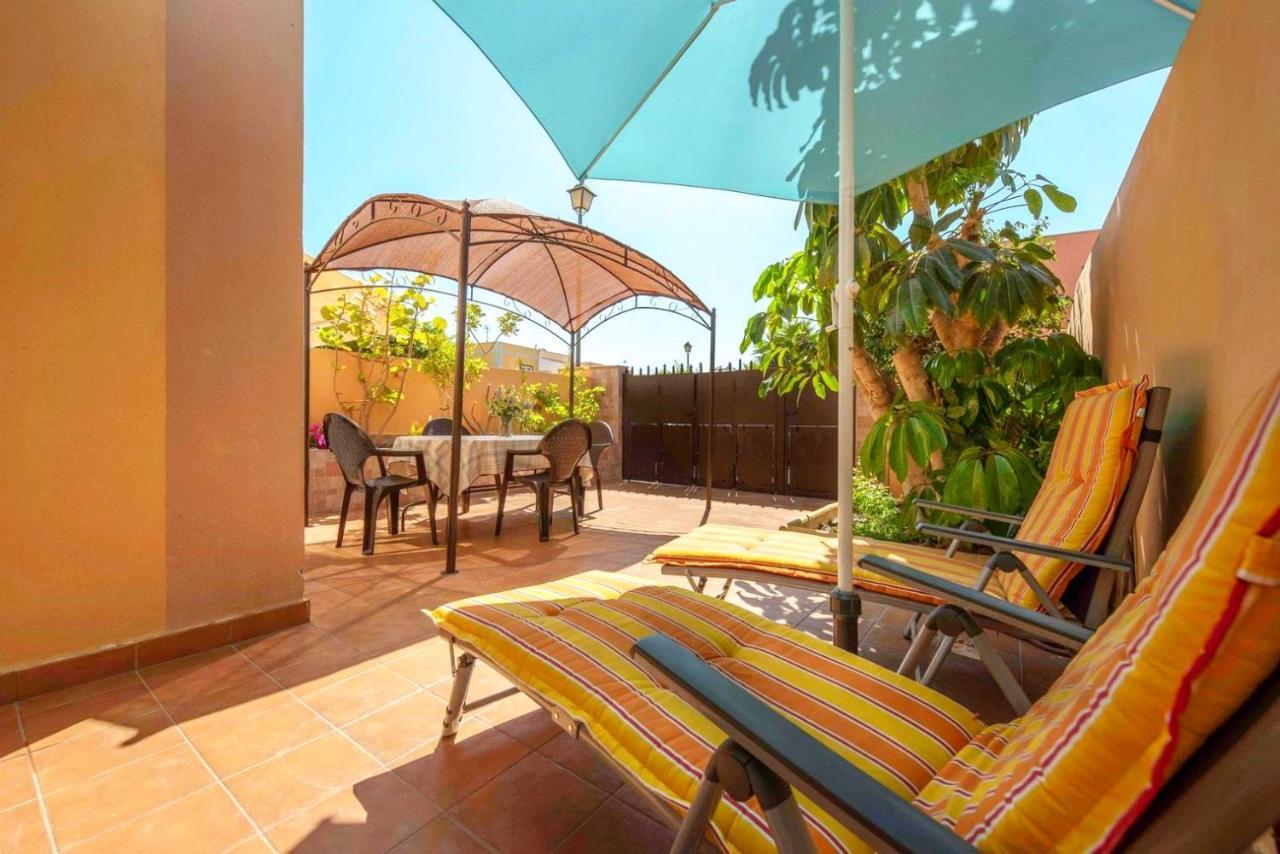 ארונה Remarkable 2-Bed House In Arona מראה חיצוני תמונה