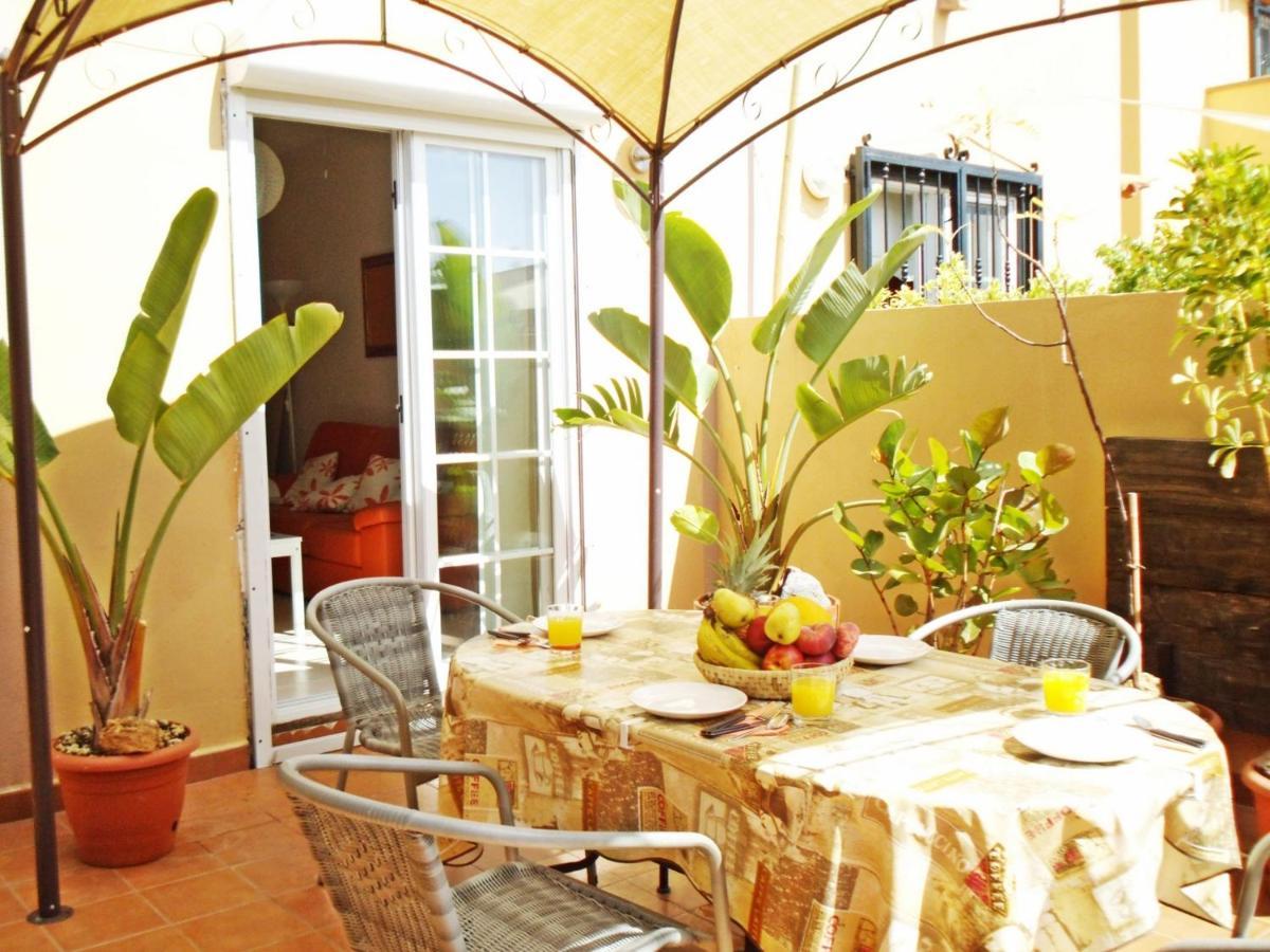 ארונה Remarkable 2-Bed House In Arona מראה חיצוני תמונה