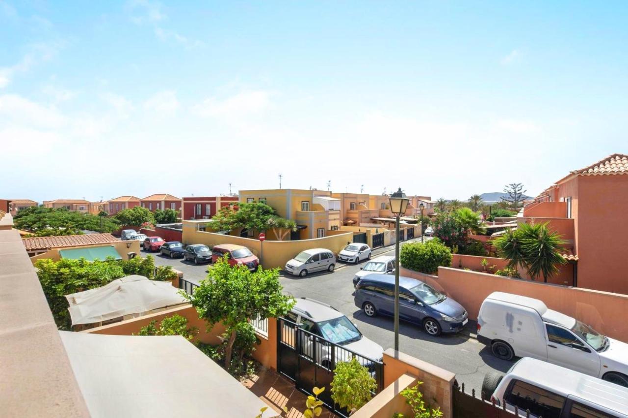 ארונה Remarkable 2-Bed House In Arona מראה חיצוני תמונה