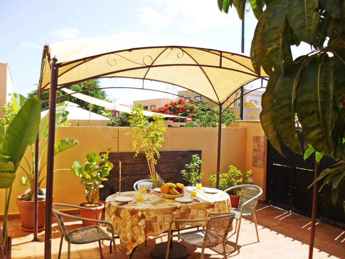 ארונה Remarkable 2-Bed House In Arona מראה חיצוני תמונה
