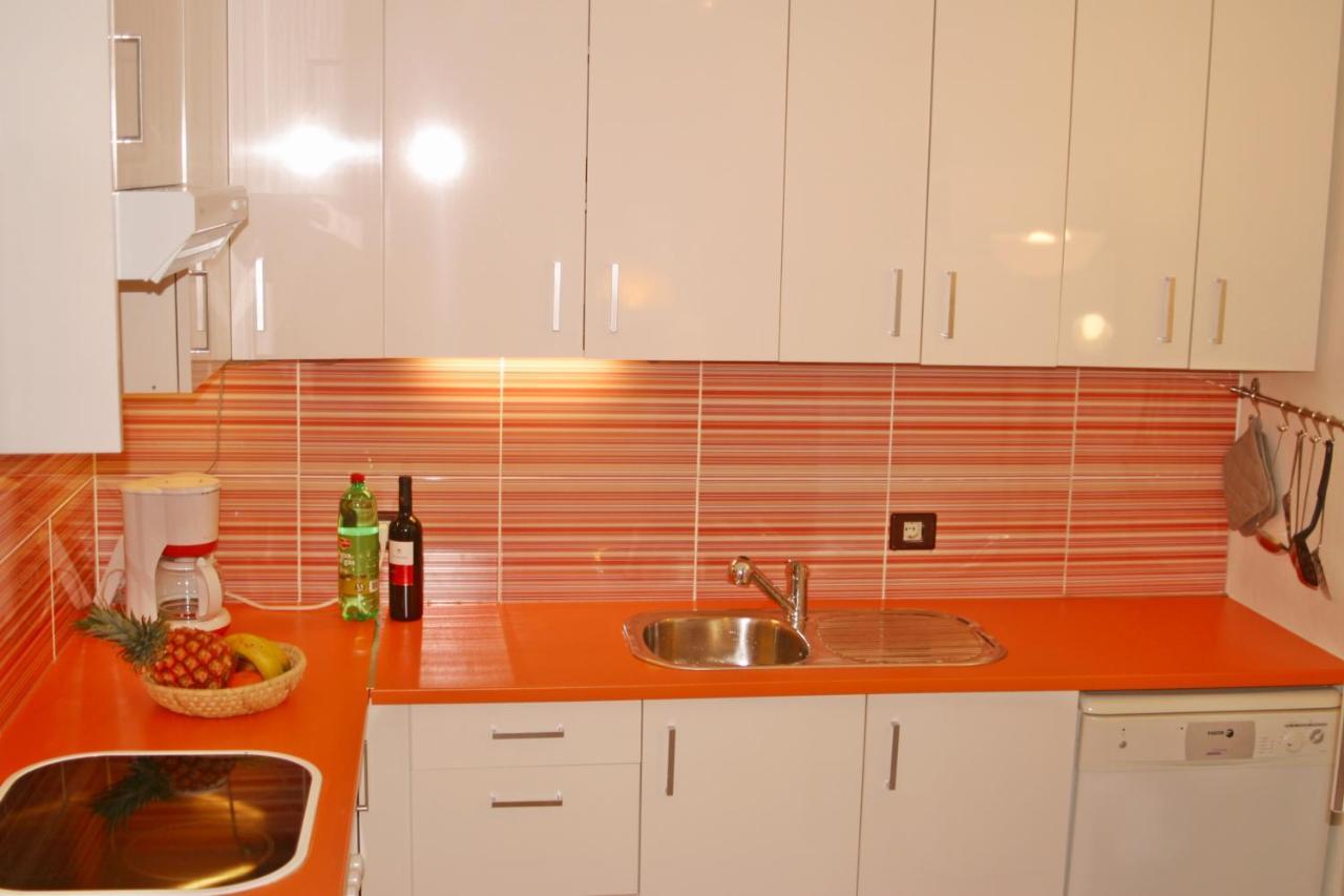 ארונה Remarkable 2-Bed House In Arona מראה חיצוני תמונה