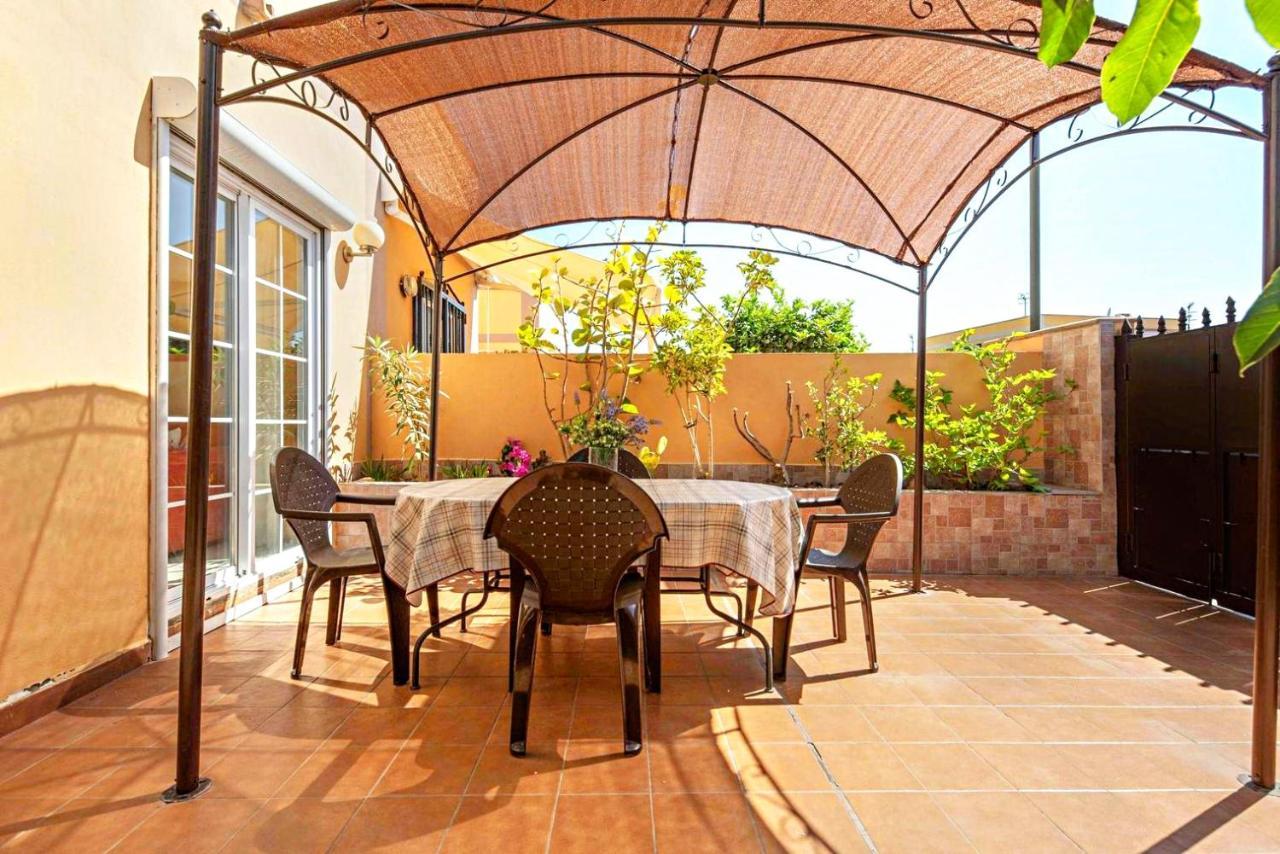 ארונה Remarkable 2-Bed House In Arona מראה חיצוני תמונה