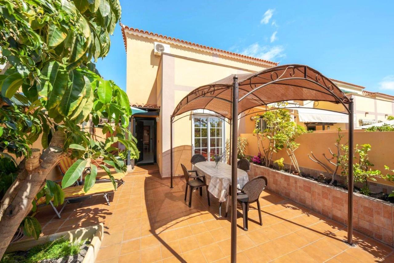 ארונה Remarkable 2-Bed House In Arona מראה חיצוני תמונה