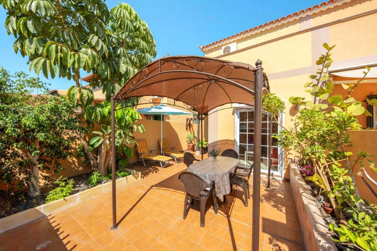 ארונה Remarkable 2-Bed House In Arona מראה חיצוני תמונה